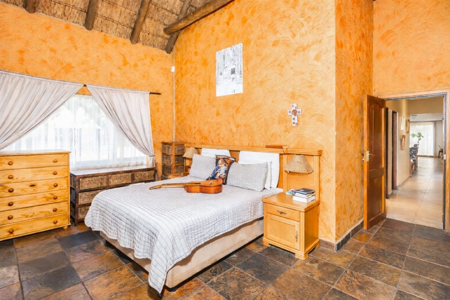 5 Bedroom Property for Sale in Melodie North West